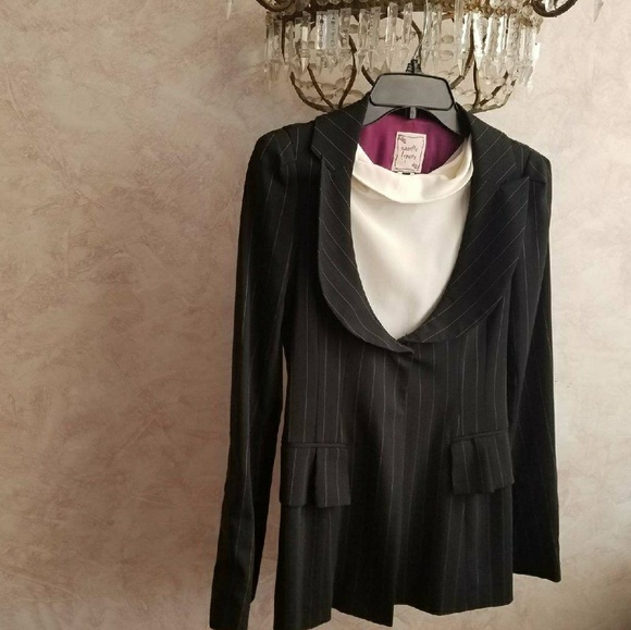 Elegant structured blazer - Picture 2 of 3